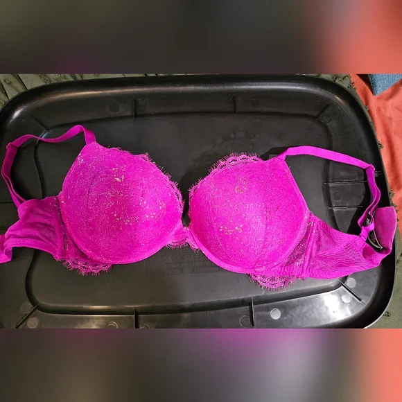 Victoria's Secret Very Sexy Push Up Bra 36DD - Picture 2 of 4